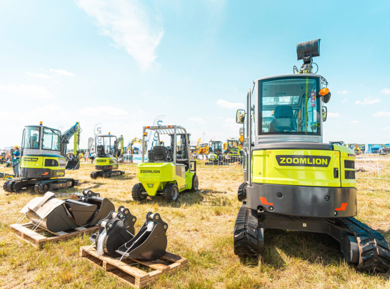Crawler Excavator on the Construction Site – How Choosing the Right Model Lowers Costs?