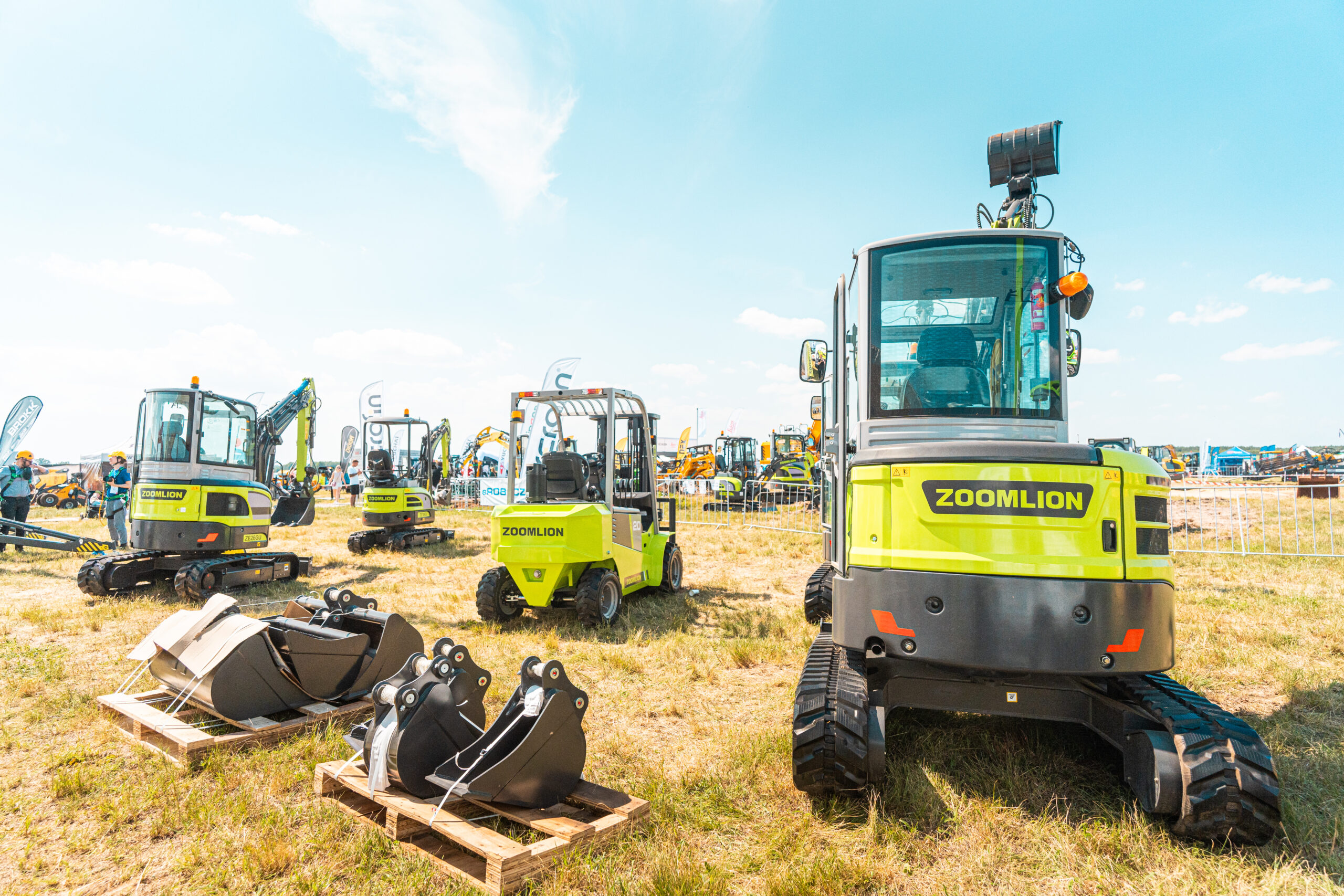 Crawler Excavator on the Construction Site – How Choosing the Right Model Lowers Costs?